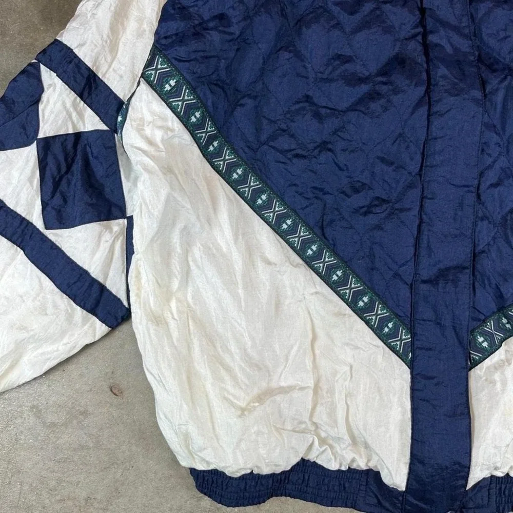 Vintage 90s Navy and white windbreaker jacket with a retro vibe - Picture 3 of 7